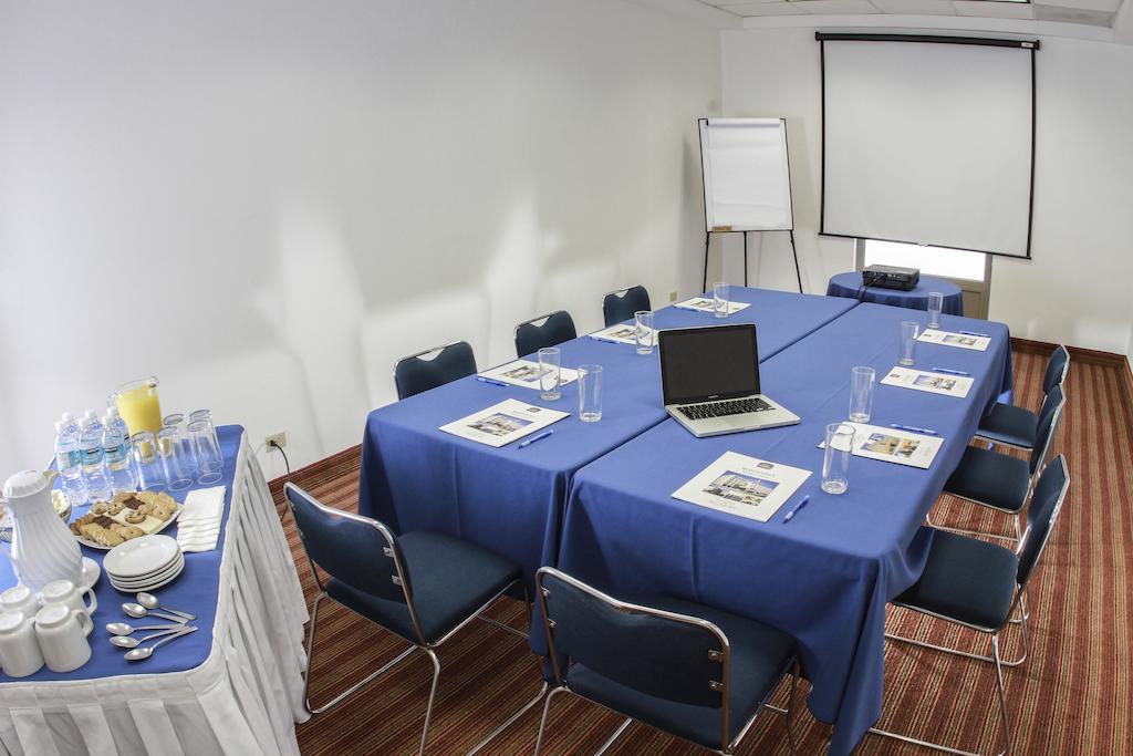 Wyndham Garden Monterrey Valle Real Zakenleven foto